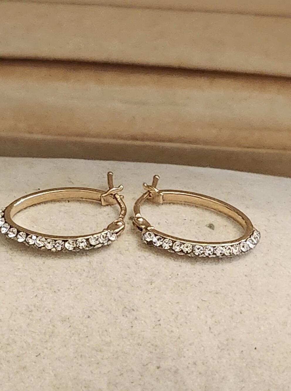 14kt Gold l Hoop Earrings - Elegant Sparkle for Women - Picture 2 of 3